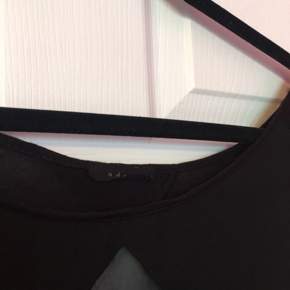 Sheer tee with pink accents and open back - Picture 4 of 4